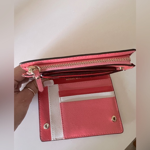 MICHAEL KORS Versatile Color Block Saffiano Leather Wallet With Card Holder - Picture 11 of 15